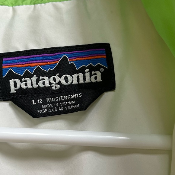 Patagonia, light weight puffer jacket, kids size large or 12 - Picture 12 of 14